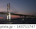 夕方のベイブリッジ 143711747