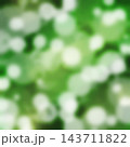 ぼやけた光が重なる木漏れ日のイメージイラスト 143711822