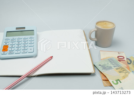 Calculating finance and planning budget with euro money Calculating finance and planning budget with euro money 143713273