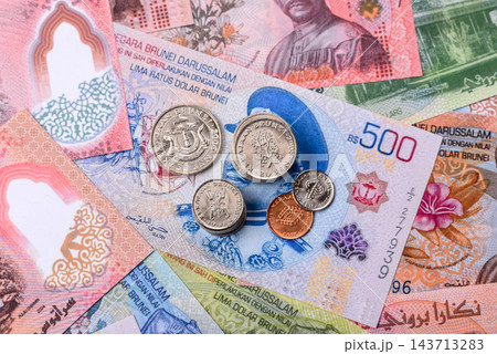 Brunei paper money, dollar banknotes and sen coins as currency for exchange or travel. Brunei money Brunei paper money, dollar banknotes and sen coins as currency for exchange or travel. Brunei money 143713283