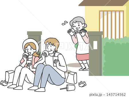民家の前で飲食する観光客 民家の前で飲食する観光客 143714562