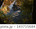 紅葉のある風景 143715684