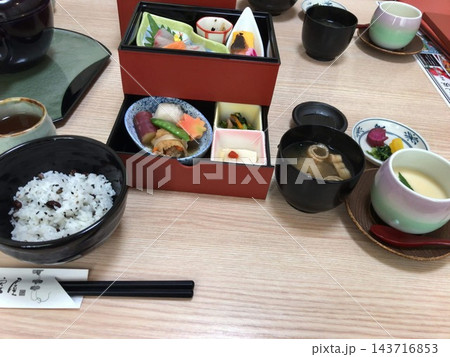 和食、和食の朝ごはん定食屋の定食 和食、和食の朝ごはん定食屋の定食 143716853