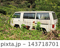 廃車になって放置されている車 143718701