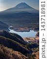 精進峠から見る朝の富士山と精進湖 143718981