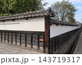 白壁と下見板張りの土塀 白壁と下見板張りの土塀 143719317