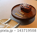 ホテルで用意された誕生日ケーキ 143719508