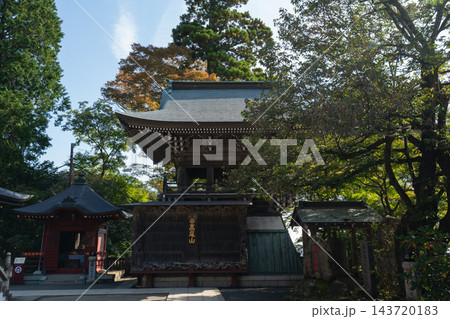 高尾山薬王院の鐘楼 143720183