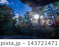 京都の大徳寺の美しい庭園の紅葉 143721471