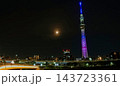 月明りとスカイツリー 143723361