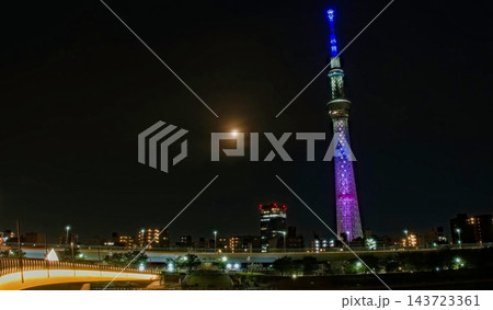 月明りとスカイツリー 月明りとスカイツリー 143723361