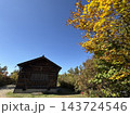 秋の新潟県・八海山の避難小屋 143724546