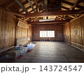 新潟県・八海山の避難小屋の室内 143724547