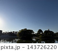 水面に映る空 143726220