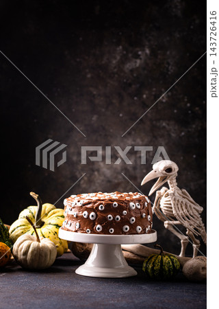 Spooky Halloween cake with eyes 143726416
