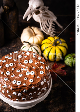 Spooky Halloween cake with eyes 143726418