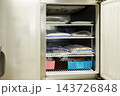 業務用冷凍庫と食材保管　厨房設備　フードロス削減　衛生管理 143726848
