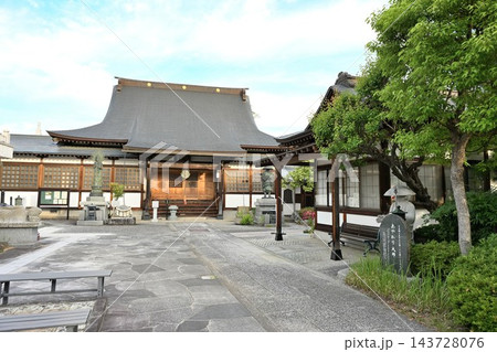 飯坂温泉・八幡寺の境内(福島県福島市) 飯坂温泉・八幡寺の境内(福島県福島市) 143728076