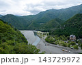 奈良県/ スリル満天空中散歩 土木遺産「谷瀬の吊り橋・たにぜのつりばし」全景(谷瀬大橋・谷瀬橋) 奈良県/ スリル満天空中散歩 土木遺産「谷瀬の吊り橋・たにぜのつりばし」全景(谷瀬大橋・谷瀬橋) 143729972