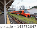 有田駅のホームに停車する特急「みどり・ハウステンボス」号 143732847