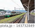 有田駅のホームに停車する特急みどり号 143732849