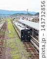 有田駅のホームに停車するJR九州YC1系気動車 143732856