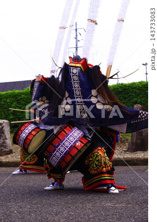 神楽の国のお祭りで、神楽をとる 神楽の国のお祭りで、神楽をとる 143733083
