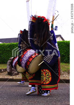 神楽の国のお祭りで、神楽をとる 神楽の国のお祭りで、神楽をとる 143733086