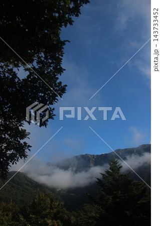 鳥取県の日本百名山・伯耆大山で弥山や最高峰剣ヶ峰、天狗ヶ峰と大山北壁が織りなす絶景 143733452