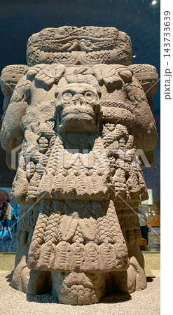 メキシコ国立人類学博物館　アステカ・コアトリクエ像 143733639