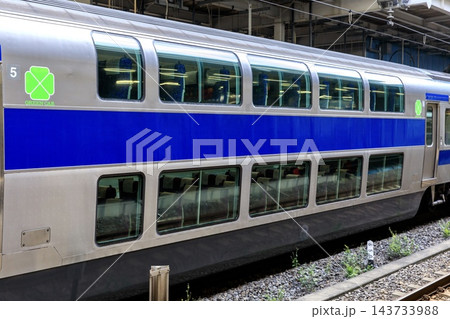 上野東京ラインE531系普通列車の二階建てグリーン車 143733988