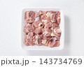 プラスチックトレーに入った鶏肉 143734769