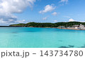 沖縄　野甫島　野甫漁港の青い海 143734780