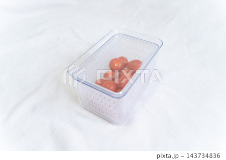 保存容器で保管された新鮮なミニトマト 143734836