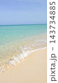 南国の澄み切ったエメラルドグリーンの海と白い砂浜 143734885