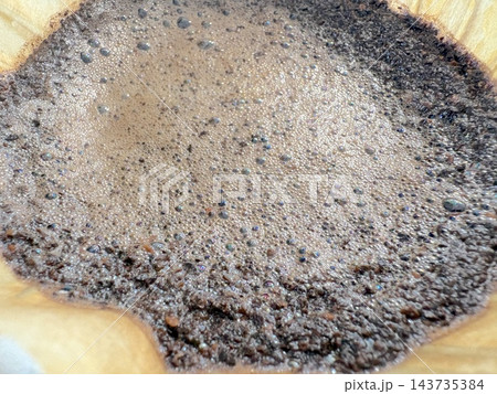 ハンドドリップ中のコーヒーの接写写真 ハンドドリップ中のコーヒーの接写写真 143735384