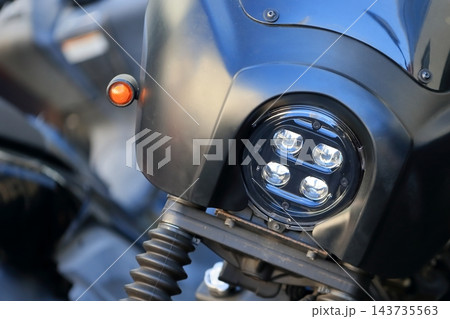 バイクのヘッドライト イメージ バイクのヘッドライト イメージ 143735563