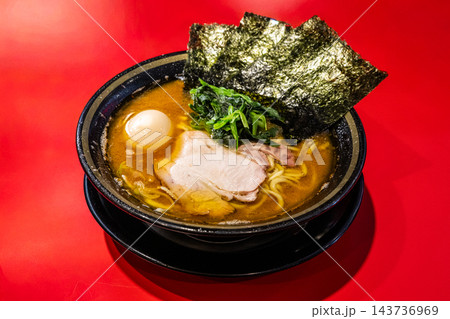 家系ラーメンのイメージ　ラーメン環2家蒲田店の濃厚なスープが映える横浜家系ラーメン 143736969