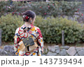 着物を着た女性の後ろ姿 143739494