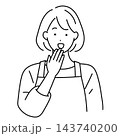口元を抑えて笑う主婦のイラスト 143740200