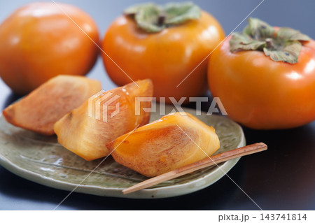 美味しそうな柿 143741814