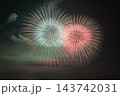 夜を彩る華麗な打ち上げ花火（びわ湖大花火大会　滋賀県 大津市） 143742031
