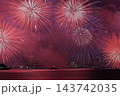 夜を彩る華麗な打ち上げ花火（びわ湖大花火大会　滋賀県 大津市） 143742035