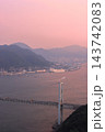 本州と九州を繫ぐ関門橋（福岡県 北九州市、山口県 下関市） 143742083