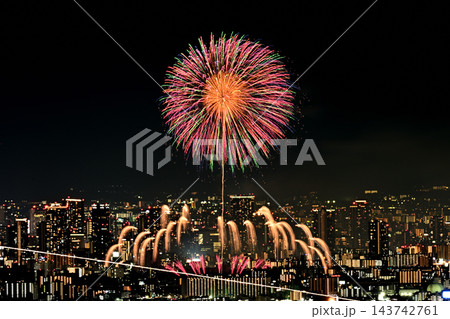 澄んだ秋空 2026年なにわ淀川花火大会 五月山からの遠望 澄んだ秋空 2026年なにわ淀川花火大会 五月山からの遠望 143742761