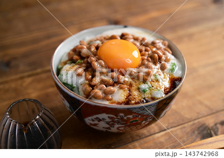 オクラ納豆とろろ丼 オクラ納豆とろろ丼 143742968