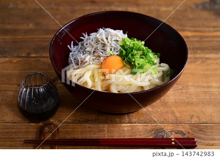 しらす釜玉うどん しらす釜玉うどん 143742983