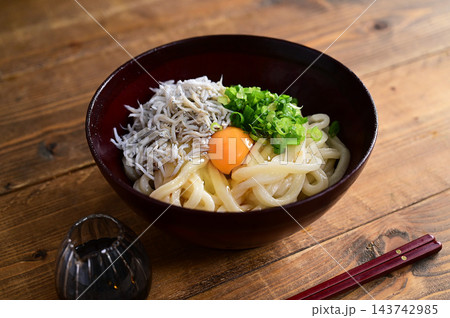 しらす釜玉うどん しらす釜玉うどん 143742985