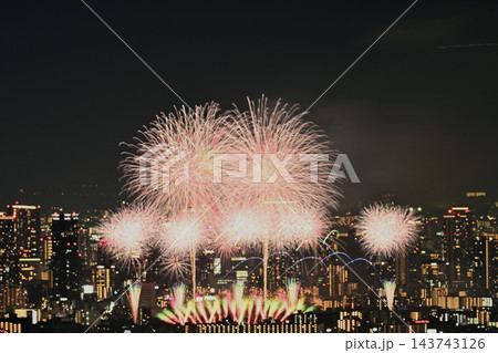 澄んだ秋空 2026年なにわ淀川花火大会 五月山からの遠望 澄んだ秋空 2026年なにわ淀川花火大会 五月山からの遠望 143743126