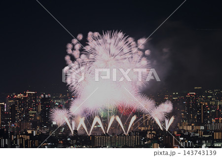 澄んだ秋空 2026年なにわ淀川花火大会 五月山からの遠望 澄んだ秋空 2026年なにわ淀川花火大会 五月山からの遠望 143743139